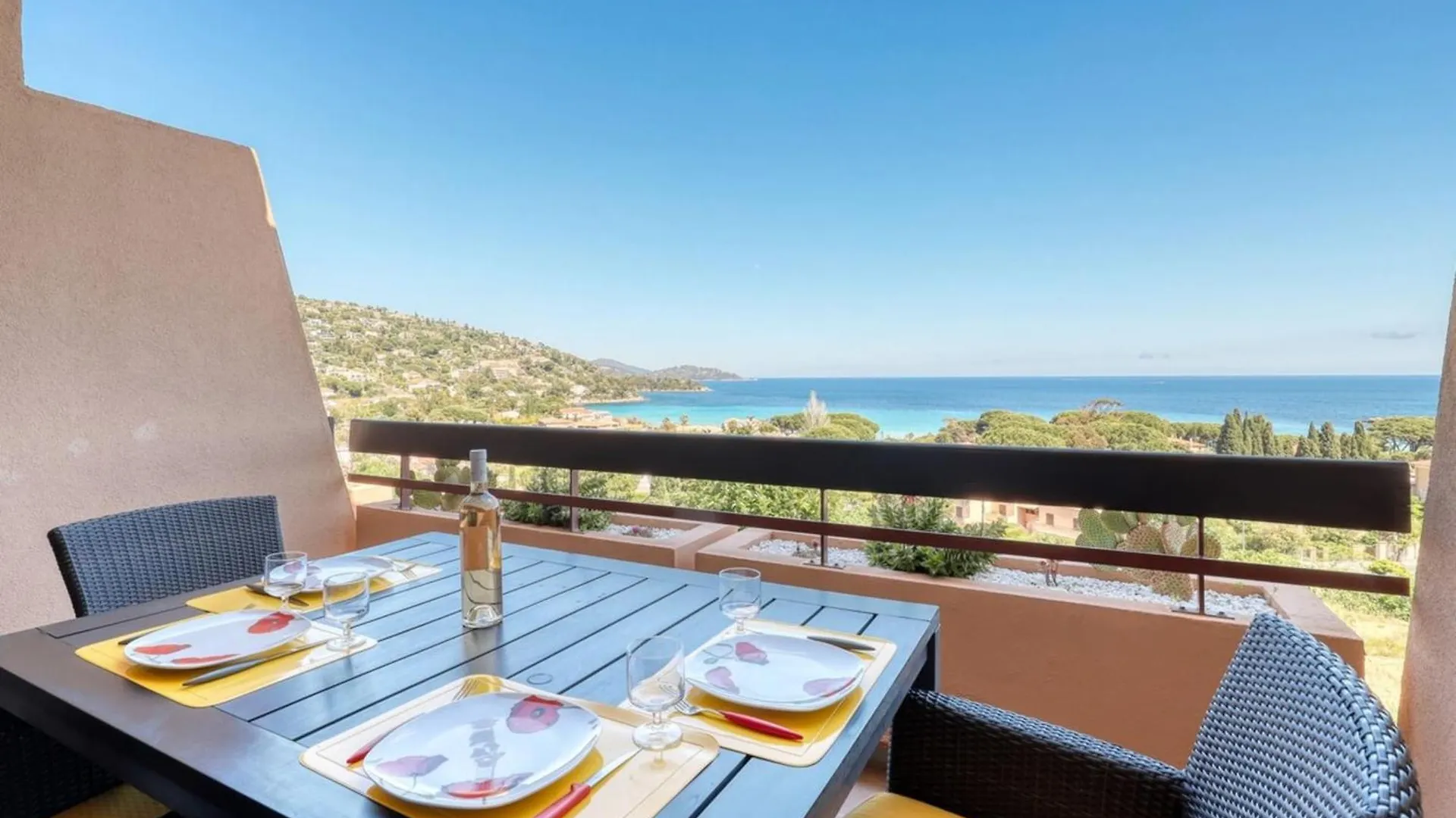 T2 vue mer à Saint-Clair Le Lavandou